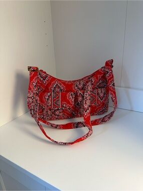 Vera Bradley Quilted Shoulder Bag Red Floral Paisley Adjustable Strap Purse